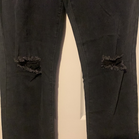 NWOT BLACK DISTRESSED JEANS - Picture 5 of 7